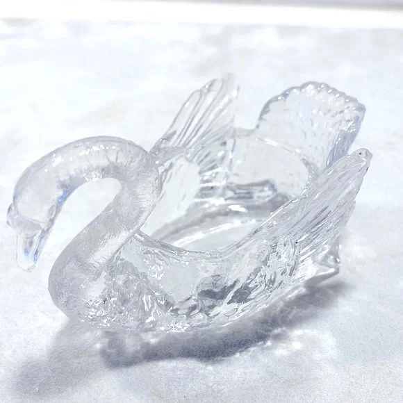 Miniature Glass Swan Vintage Crystal Signed Cambridge Glass Co Perfect Condition - Picture 6 of 8